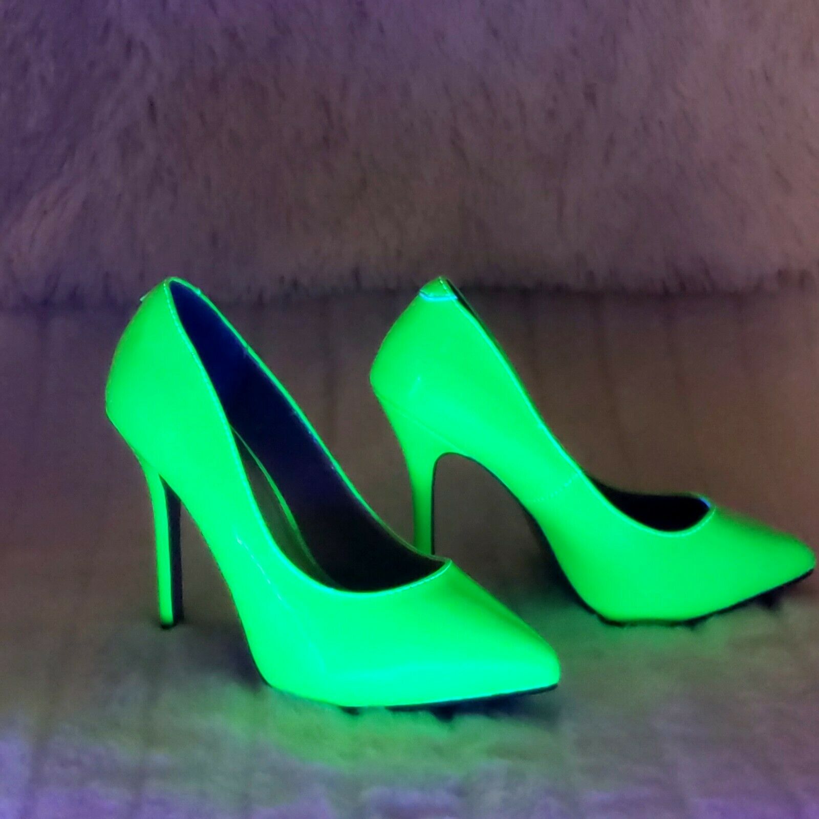 Amuse 20 Neon Green Patent 5" High Heel Shoes Pumps NY - Totally Wicked Footwear